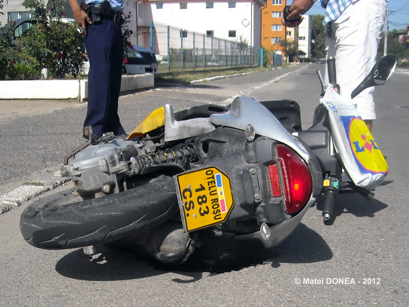 Accident de motocicleta la usa politiei