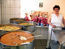 Cantina saracului - mancarea la cazan