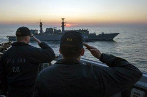 USS Truxtun, salute ROS Regina Maria F-222