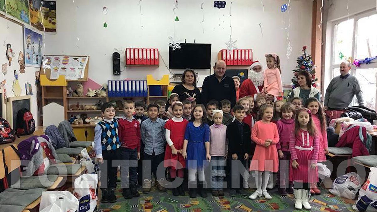 Sarbatoarea Craciunului, printre luminile orasului Otelu Rosu