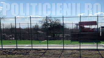 Baza sportiva cu gazon sintetic