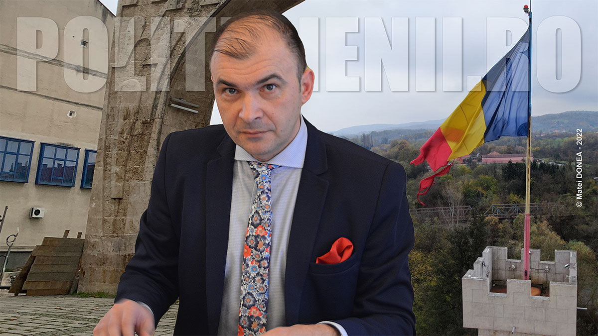 Arcul, steagul si transpaletul primarului Felix Borcean