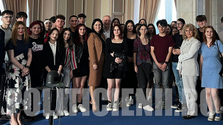 Elevi in parlament la comisia de invatamant