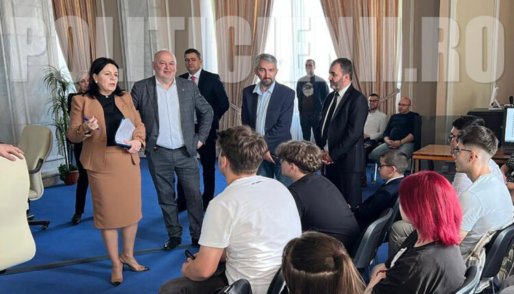 Marius Damian, intalnire cu o delegatie de elevi la comisia de invatamant