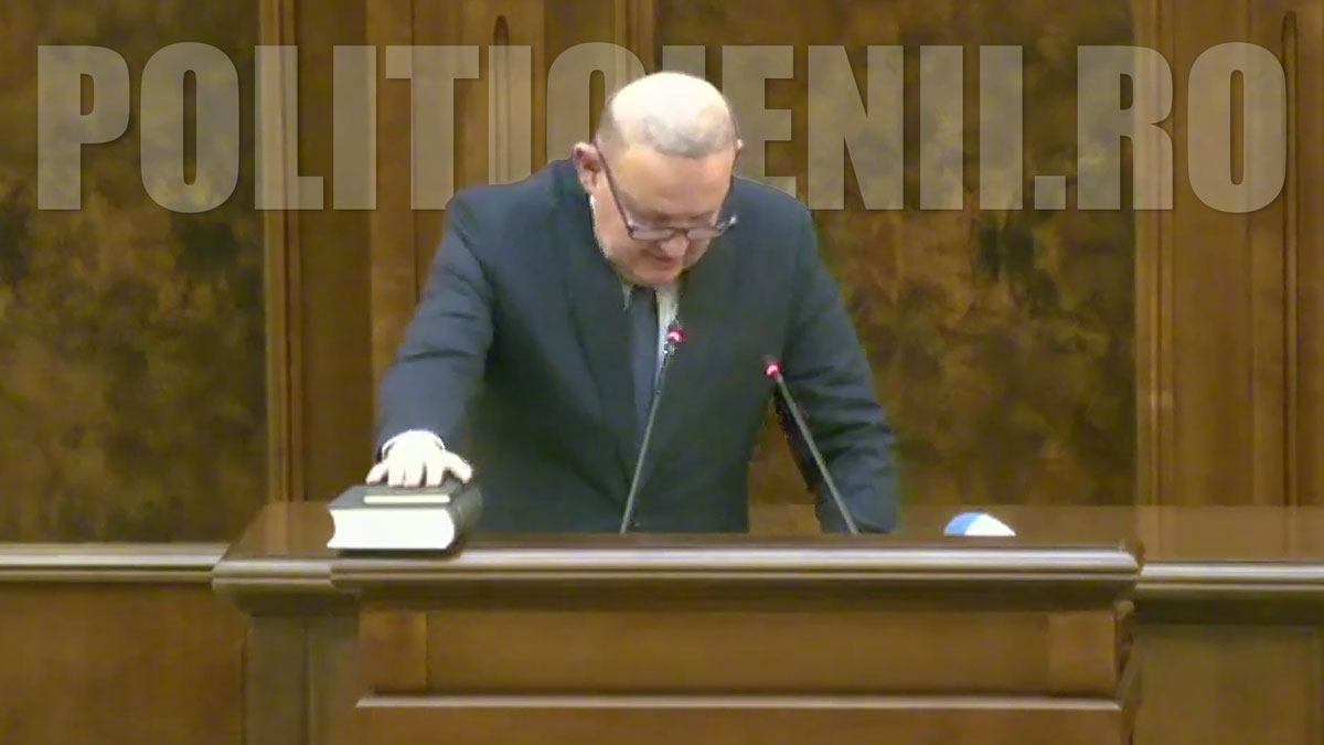 Senatorul Luca Malaiescu depune juramantul in Parlament