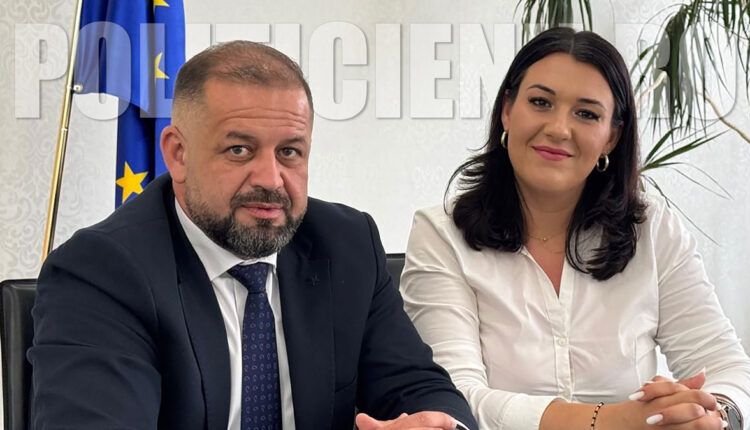 Primarul "Inocentiu" Goja si "Vicesa" Maria Florea